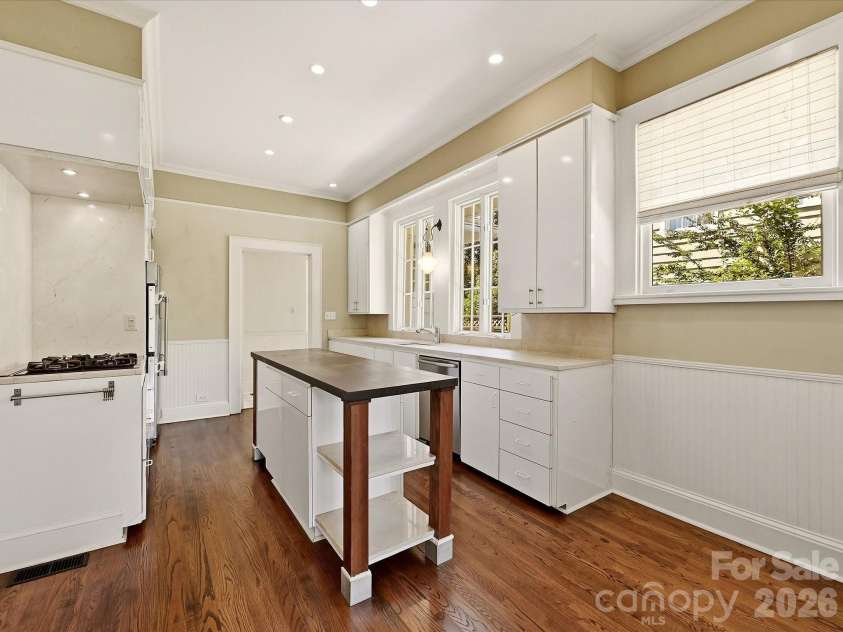 501 Hermitage Court, Charlotte, NC 28207.  MLS# CAR4426702, YatesRealty ID 52637. 