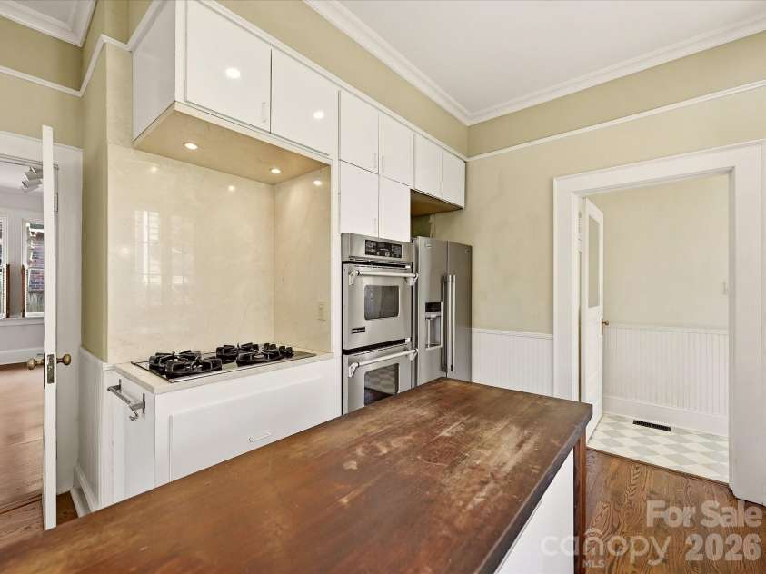 501 Hermitage Court, Charlotte, NC 28207.  MLS# CAR4426702, YatesRealty ID 52637. 