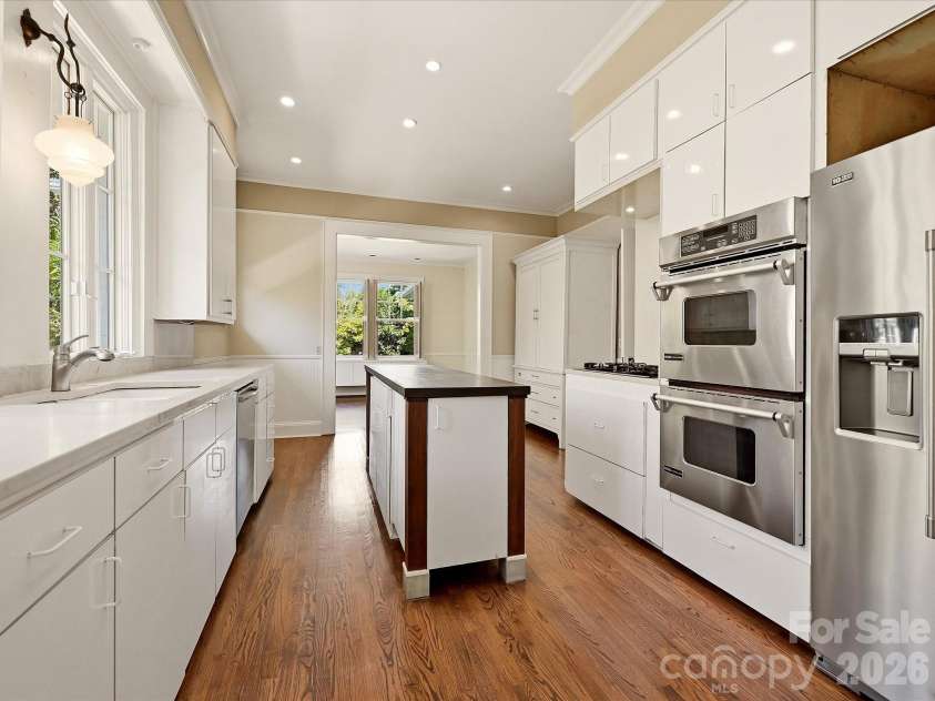 501 Hermitage Court, Charlotte, NC 28207.  MLS# CAR4426702, YatesRealty ID 52637. 