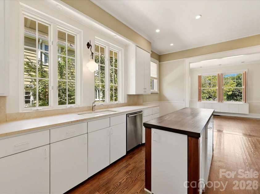 501 Hermitage Court, Charlotte, NC 28207.  MLS# CAR4426702, YatesRealty ID 52637. 