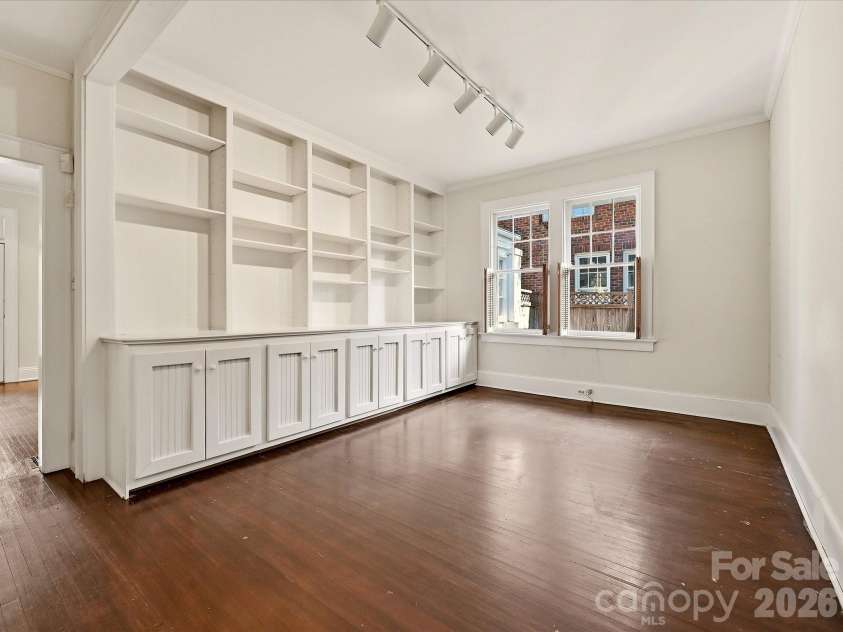 501 Hermitage Court, Charlotte, NC 28207.  MLS# CAR4426702, YatesRealty ID 52637. 