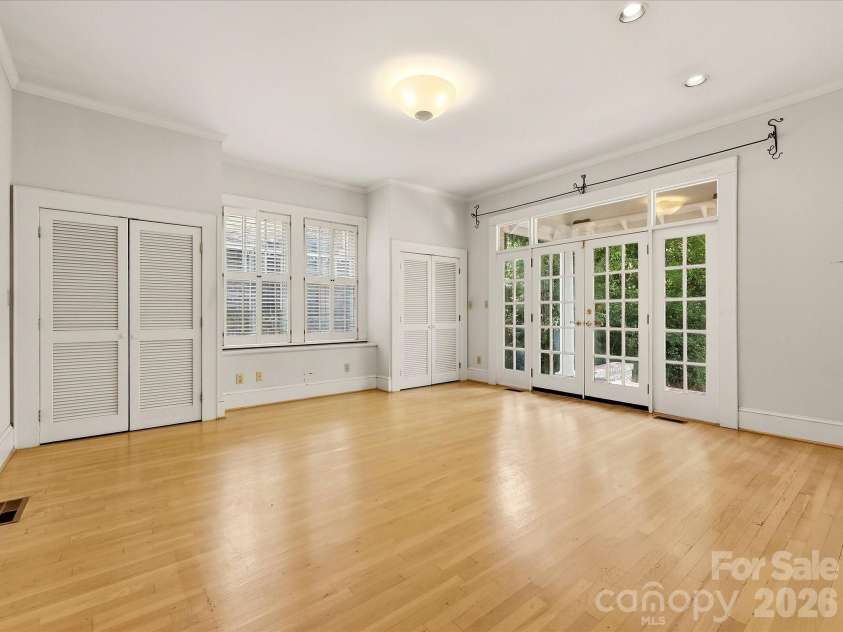 501 Hermitage Court, Charlotte, NC 28207.  MLS# CAR4426702, YatesRealty ID 52637. 