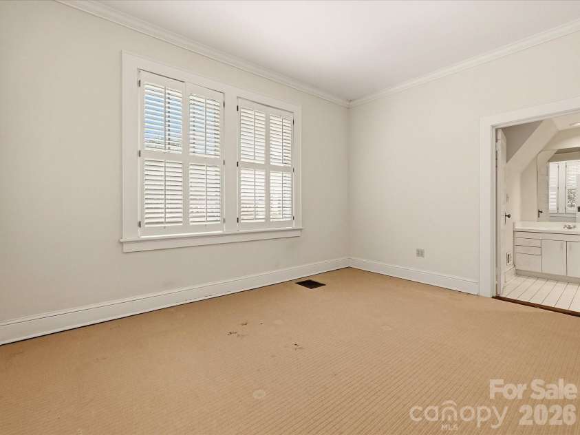 501 Hermitage Court, Charlotte, NC 28207.  MLS# CAR4426702, YatesRealty ID 52637. 