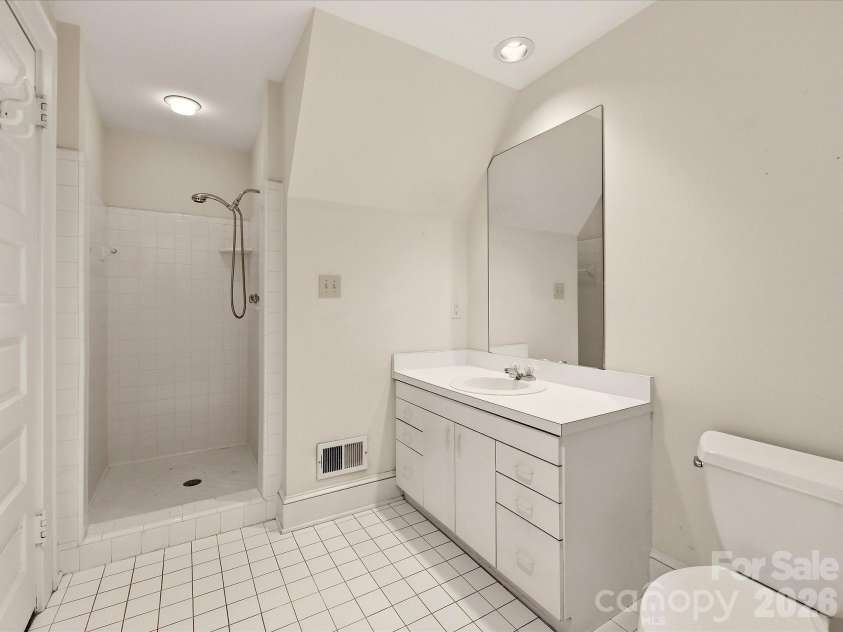 501 Hermitage Court, Charlotte, NC 28207.  MLS# CAR4426702, YatesRealty ID 52637. 