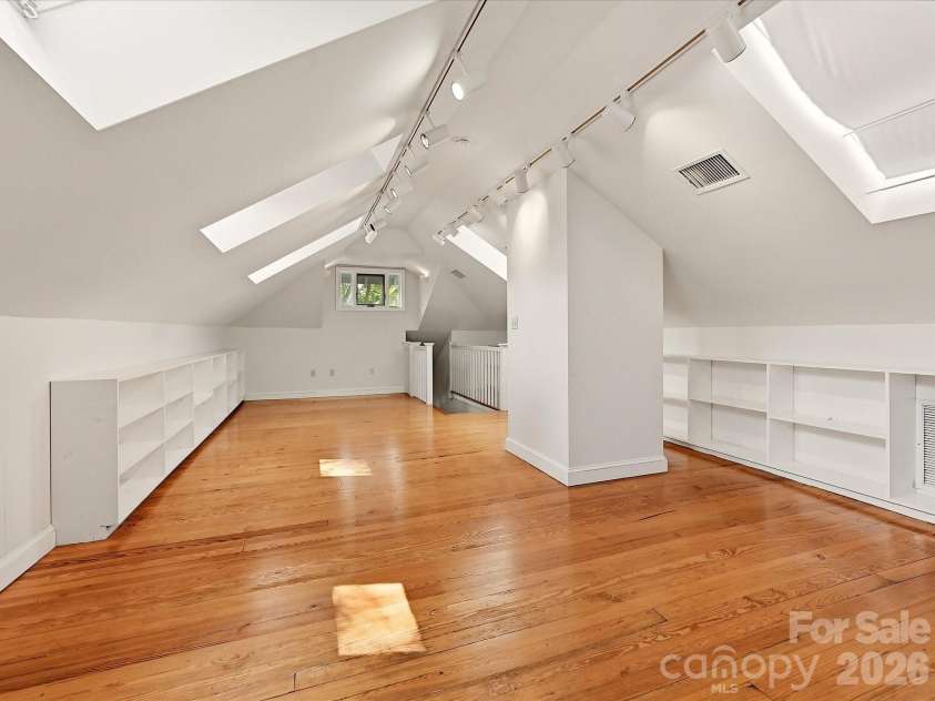 501 Hermitage Court, Charlotte, NC 28207.  MLS# CAR4426702, YatesRealty ID 52637. 