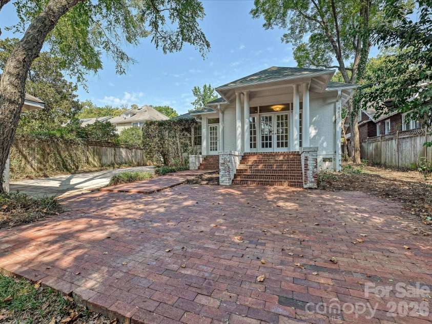 501 Hermitage Court, Charlotte, NC 28207.  MLS# CAR4426702, YatesRealty ID 52637. 