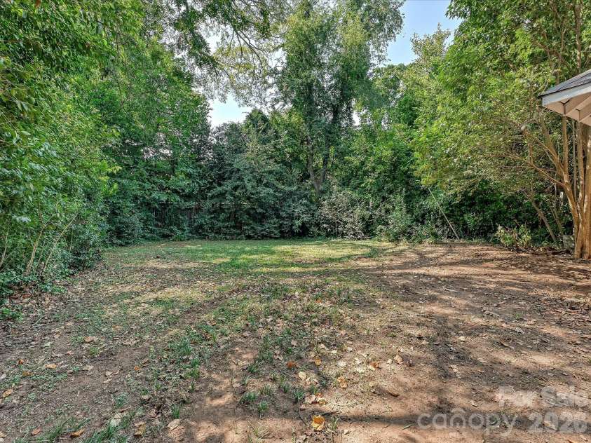 501 Hermitage Court, Charlotte, NC 28207.  MLS# CAR4426702, YatesRealty ID 52637. 