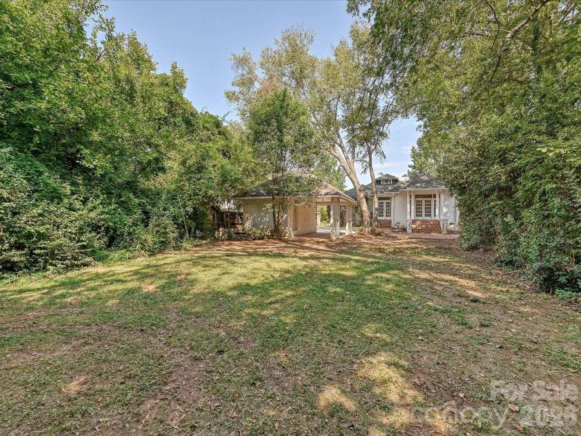 501 Hermitage Court, Charlotte, NC 28207.  MLS# CAR4426702, YatesRealty ID 52637. 