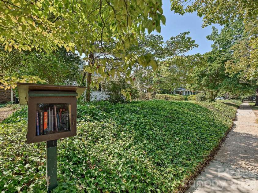 501 Hermitage Court, Charlotte, NC 28207.  MLS# CAR4426702, YatesRealty ID 52637. 