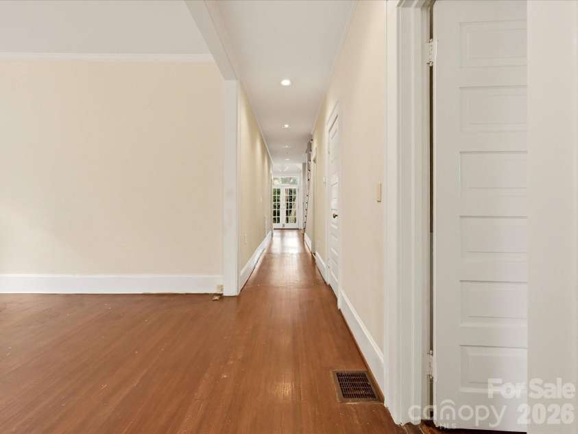 501 Hermitage Court, Charlotte, NC 28207.  MLS# CAR4426702, YatesRealty ID 52637. 