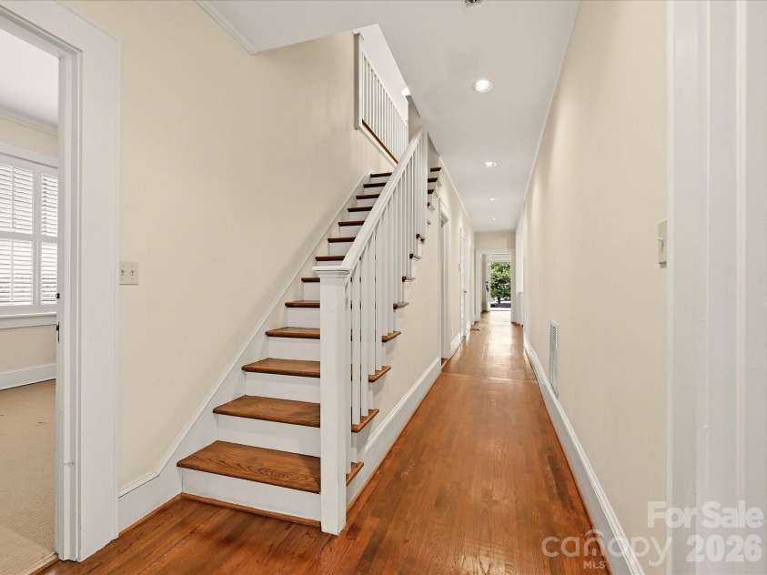 501 Hermitage Court, Charlotte, NC 28207.  MLS# CAR4426702, YatesRealty ID 52637. 