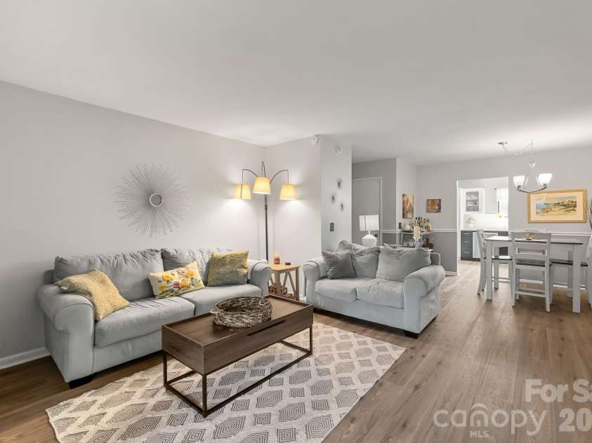 3284 Heathstead Place, Charlotte, NC 28210.  MLS# CAR4426696, YatesRealty ID 52638. 