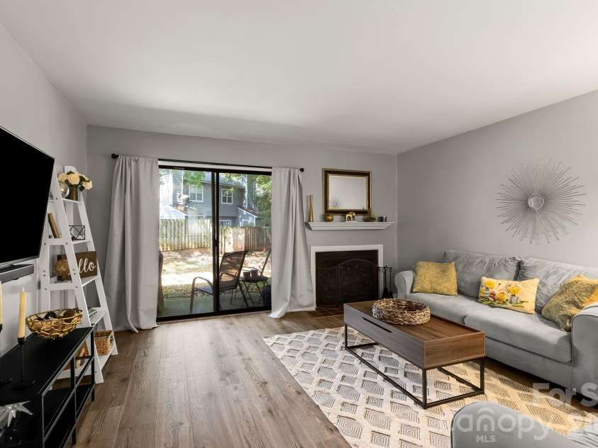 3284 Heathstead Place, Charlotte, NC 28210.  MLS# CAR4426696, YatesRealty ID 52638. 
