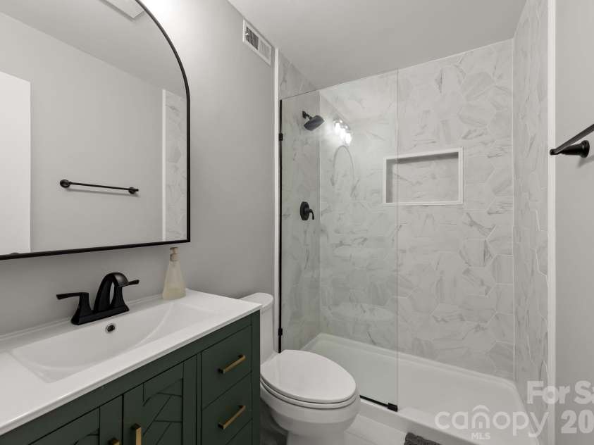 3284 Heathstead Place, Charlotte, NC 28210.  MLS# CAR4426696, YatesRealty ID 52638. 