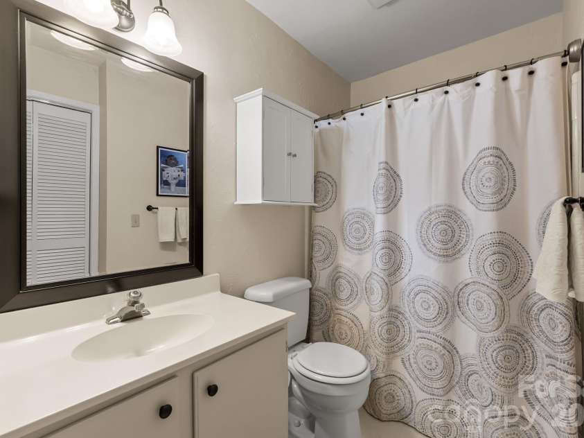 3284 Heathstead Place, Charlotte, NC 28210.  MLS# CAR4426696, YatesRealty ID 52638. 