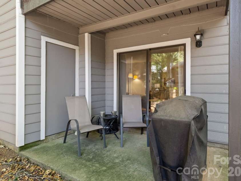 3284 Heathstead Place, Charlotte, NC 28210.  MLS# CAR4426696, YatesRealty ID 52638. 
