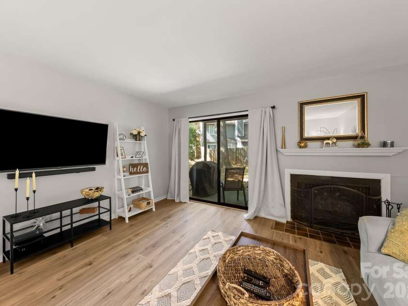 3284 Heathstead Place, Charlotte, NC 28210.  MLS# CAR4426696, YatesRealty ID 52638. 