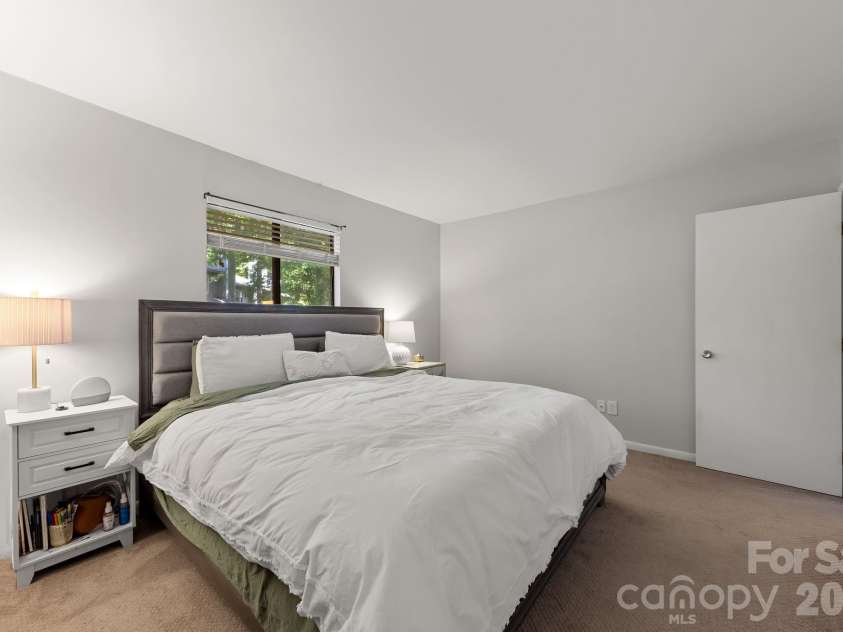 3284 Heathstead Place, Charlotte, NC 28210.  MLS# CAR4426696, YatesRealty ID 52638. 