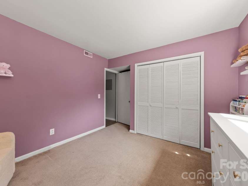 3284 Heathstead Place, Charlotte, NC 28210.  MLS# CAR4426696, YatesRealty ID 52638. 