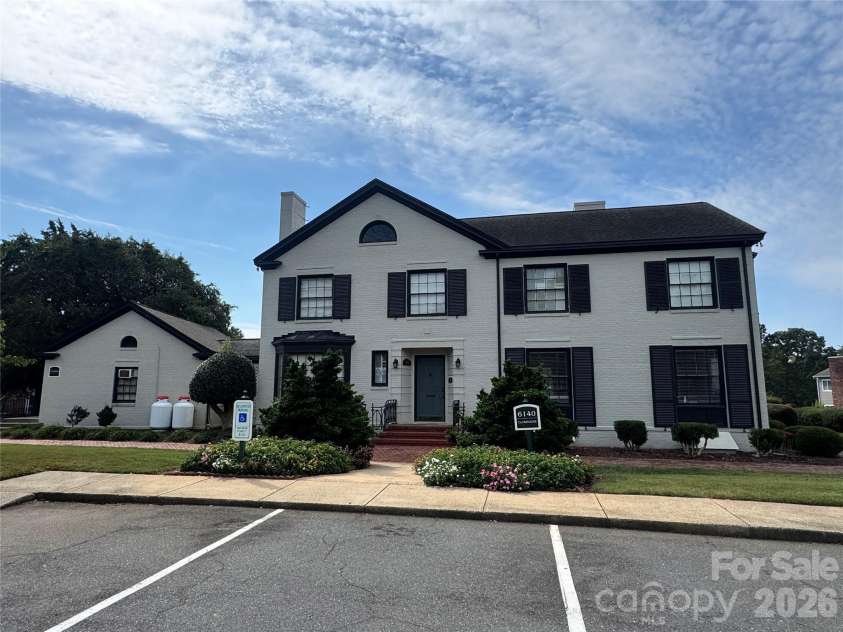 3284 Heathstead Place, Charlotte, NC 28210.  MLS# CAR4426696, YatesRealty ID 52638. 