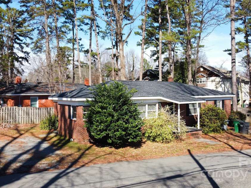 2921 Fort Street, Charlotte, NC 28205.  MLS# CAR4228830, YatesRealty ID 5264. 