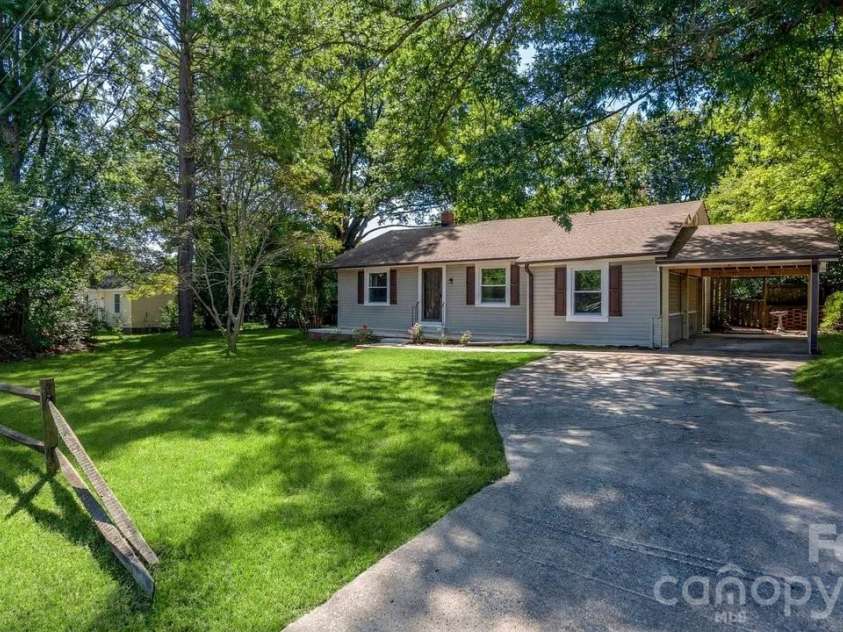 78 Stonecrest Circle, Concord, NC 28027.  MLS# CAR4426598, YatesRealty ID 52640. Virtually Edited Grass
