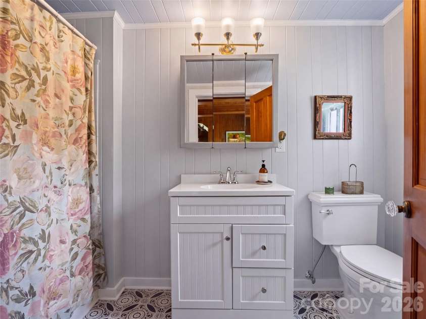 609 Auburn Road, Waynesville, NC 28786.  MLS# CAR4426843, YatesRealty ID 52641. 