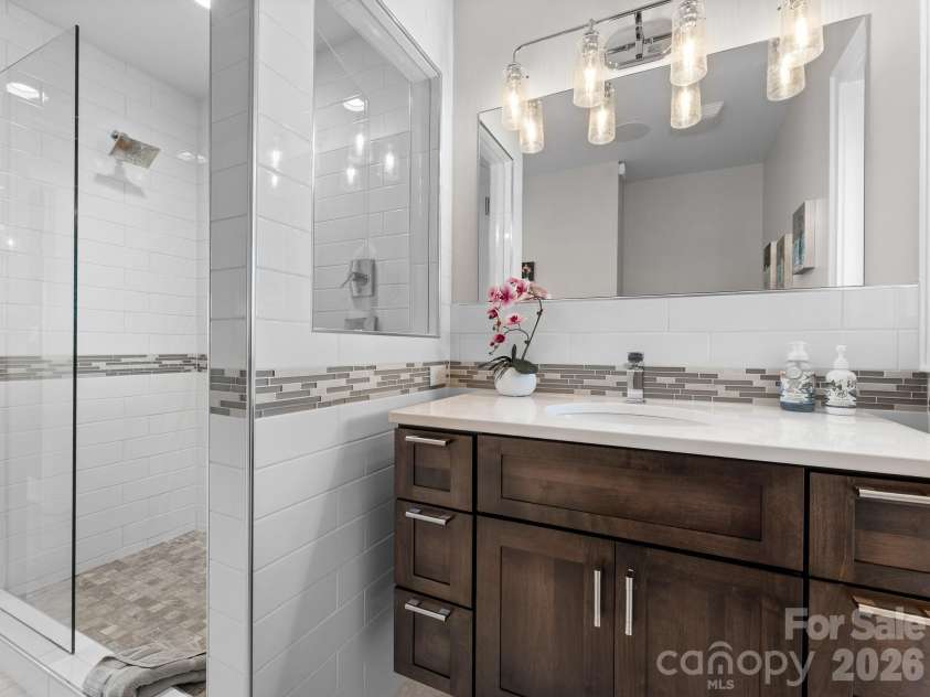 6320 NC Hwy 108 Highway, Mill Spring, NC 28756.  MLS# CAR4425892, YatesRealty ID 52647. Full Guest Bathroom #2