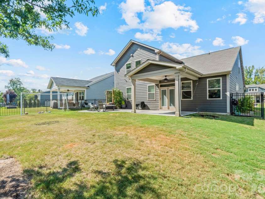 12804 Heath Grove Drive, Huntersville, NC 28078.  MLS# CAR4426012, YatesRealty ID 52648. 
