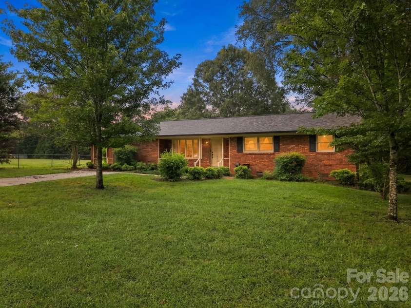 1536 Nottingham Drive, Newton, NC 28658.  MLS# CAR4426094, YatesRealty ID 52649. 