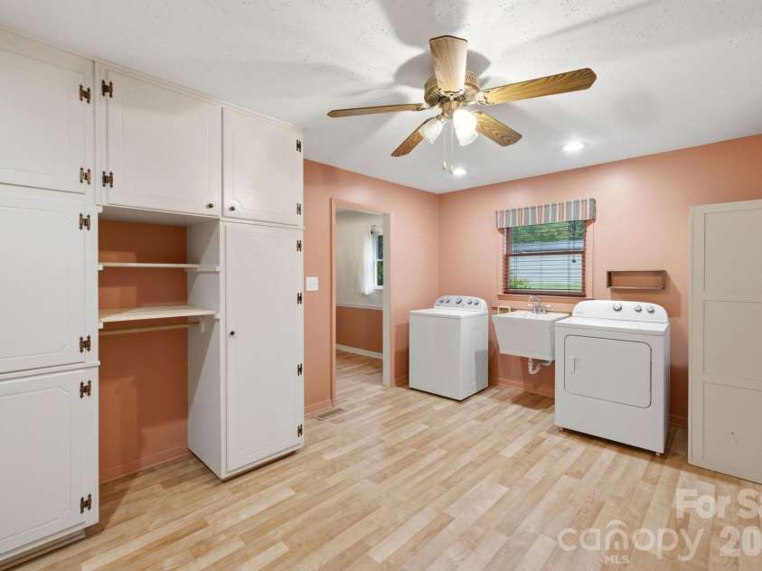 1536 Nottingham Drive, Newton, NC 28658.  MLS# CAR4426094, YatesRealty ID 52649. 