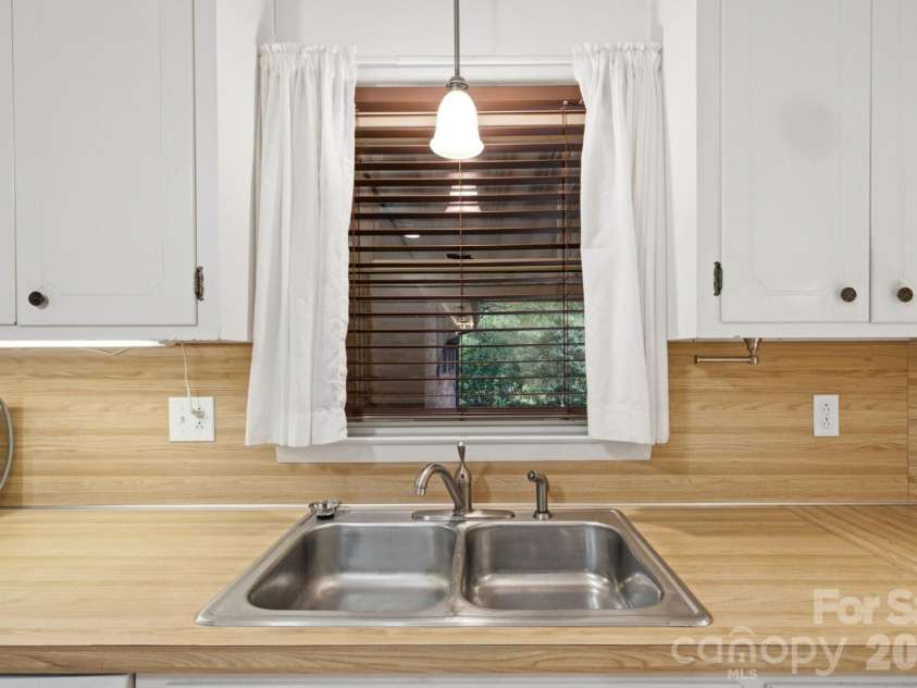 1536 Nottingham Drive, Newton, NC 28658.  MLS# CAR4426094, YatesRealty ID 52649. 