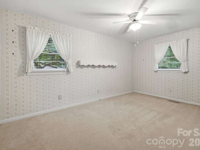 1536 Nottingham Drive, Newton, NC 28658.  MLS# CAR4426094, YatesRealty ID 52649. 