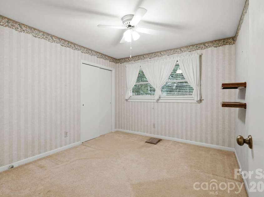 1536 Nottingham Drive, Newton, NC 28658.  MLS# CAR4426094, YatesRealty ID 52649. 