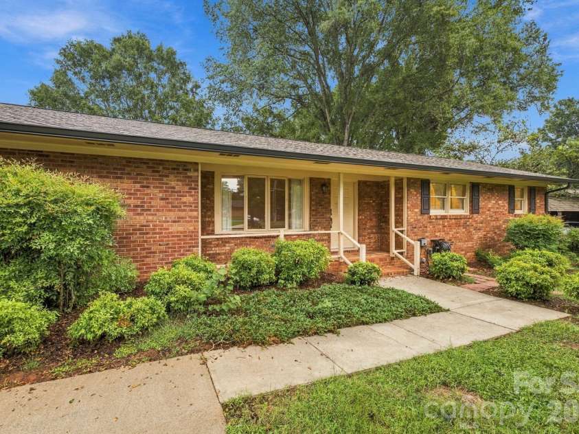 1536 Nottingham Drive, Newton, NC 28658.  MLS# CAR4426094, YatesRealty ID 52649. 