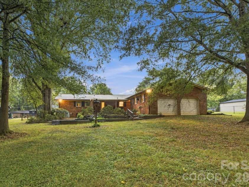 1536 Nottingham Drive, Newton, NC 28658.  MLS# CAR4426094, YatesRealty ID 52649. 
