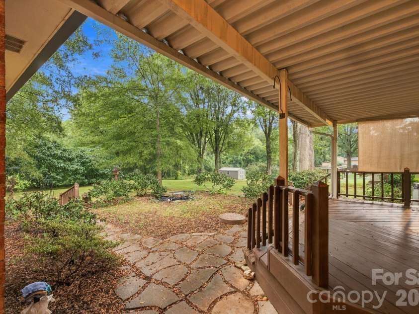 1536 Nottingham Drive, Newton, NC 28658.  MLS# CAR4426094, YatesRealty ID 52649. 