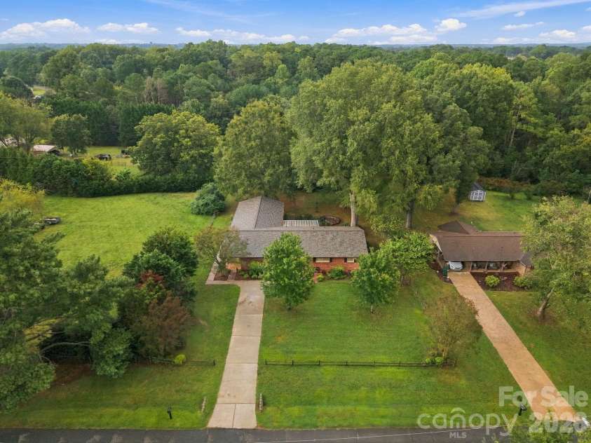 1536 Nottingham Drive, Newton, NC 28658.  MLS# CAR4426094, YatesRealty ID 52649. 