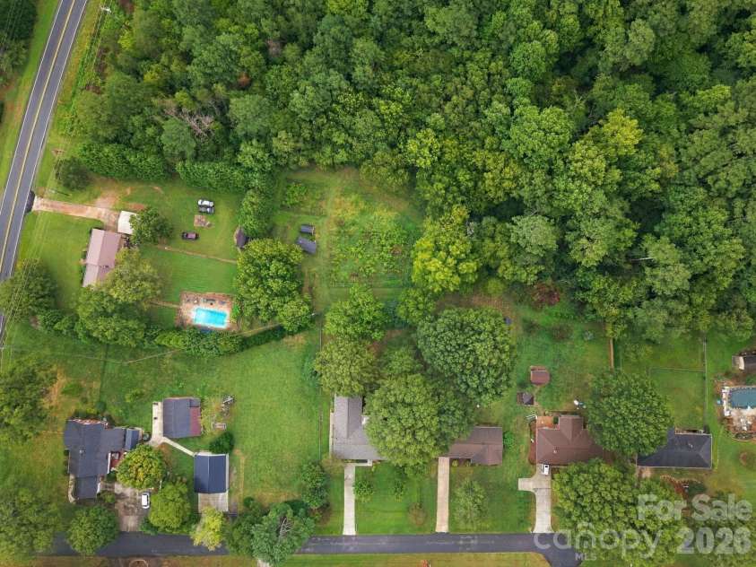 1536 Nottingham Drive, Newton, NC 28658.  MLS# CAR4426094, YatesRealty ID 52649. 