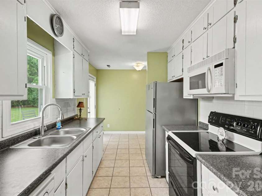 155 Park Villa Road, Salisbury, NC 28146.  MLS# CAR4397860, YatesRealty ID 5265. Galley Kitchen