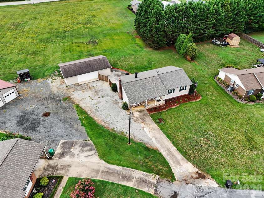 155 Park Villa Road, Salisbury, NC 28146.  MLS# CAR4397860, YatesRealty ID 5265. Level Driveway