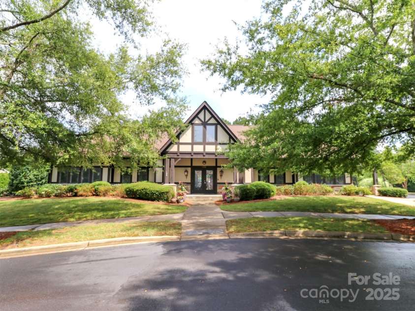 706 Springwood Drive, Waxhaw, NC 28173.  MLS# CAR4240663, YatesRealty ID 5265. Clubhouse
