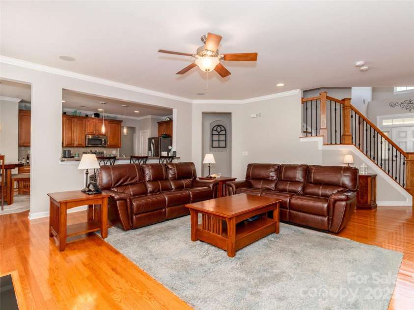706 Springwood Drive, Waxhaw, NC 28173.  MLS# CAR4240663, YatesRealty ID 5265. Family room off the kitchen