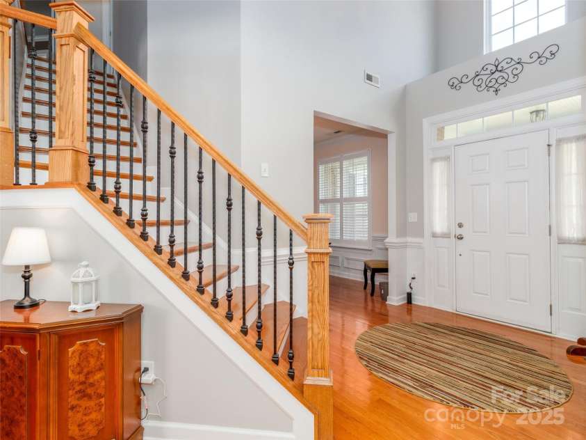 706 Springwood Drive, Waxhaw, NC 28173.  MLS# CAR4240663, YatesRealty ID 5265. Foyer
