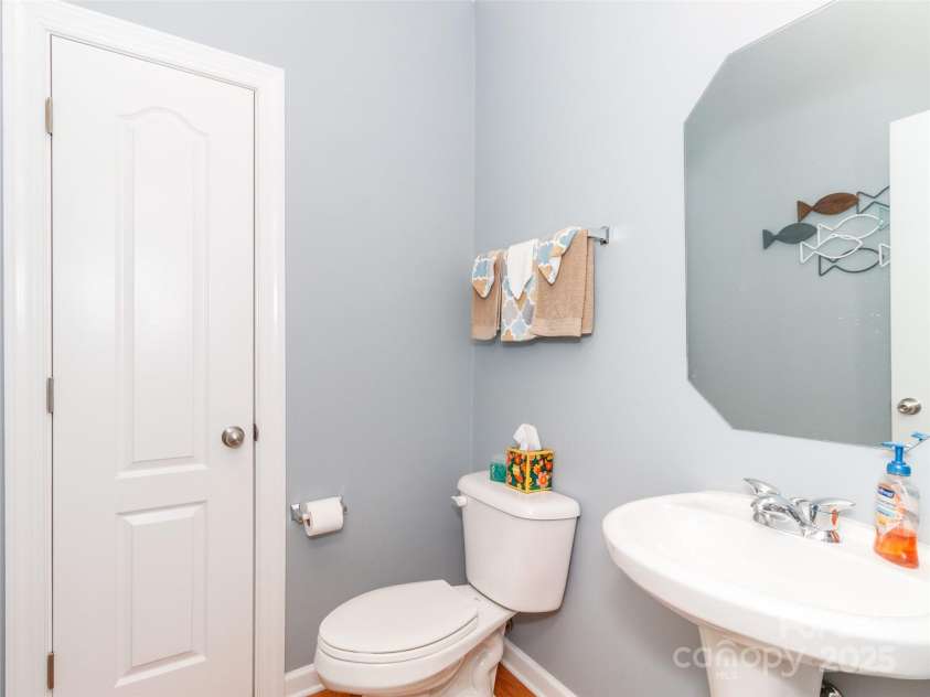 706 Springwood Drive, Waxhaw, NC 28173.  MLS# CAR4240663, YatesRealty ID 5265. Half bath down