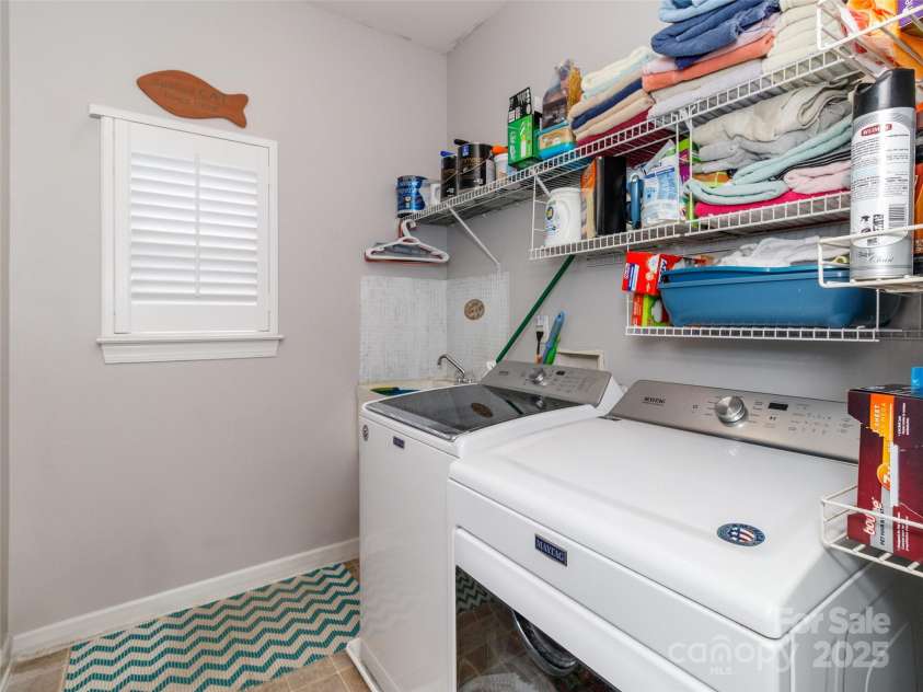 706 Springwood Drive, Waxhaw, NC 28173.  MLS# CAR4240663, YatesRealty ID 5265. Laundry room down