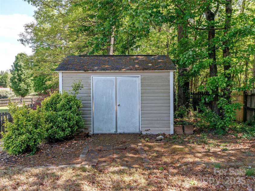 706 Springwood Drive, Waxhaw, NC 28173.  MLS# CAR4240663, YatesRealty ID 5265. Shed