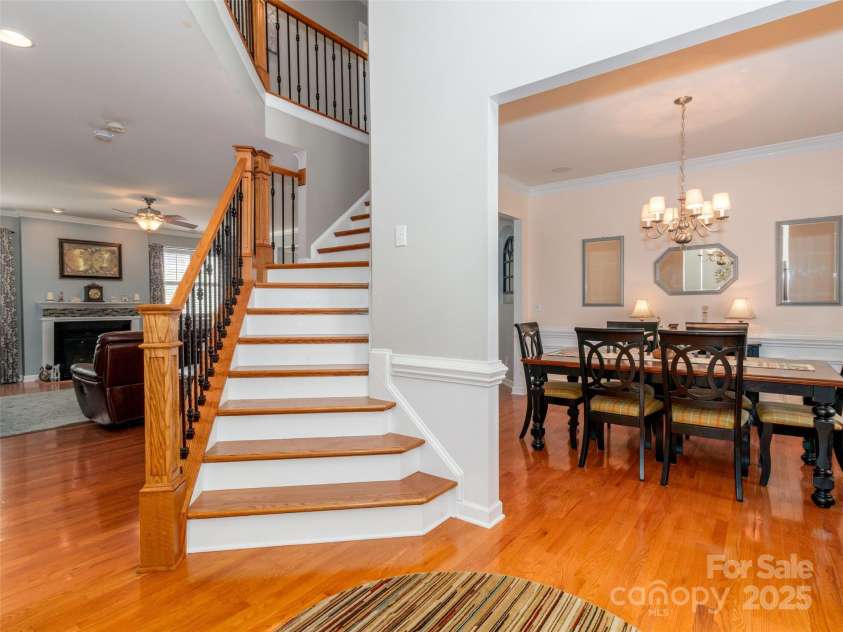 706 Springwood Drive, Waxhaw, NC 28173.  MLS# CAR4240663, YatesRealty ID 5265. Sweeping staircase