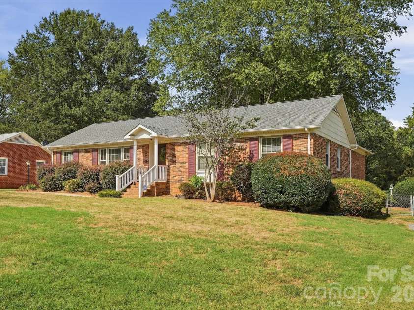 3007 Plentywood Drive, Matthews, NC 28105.  MLS# CAR4425834, YatesRealty ID 52650. Exterior