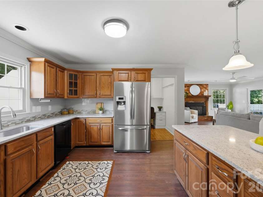 3007 Plentywood Drive, Matthews, NC 28105.  MLS# CAR4425834, YatesRealty ID 52650. Kitchen